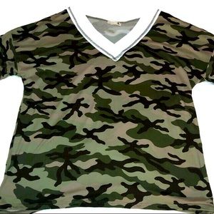 Reb in J Camo V Neck Top in Large.